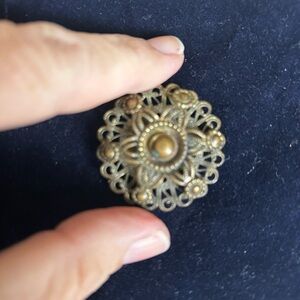 Elegant Gold Filigree Brooch VINTAGE